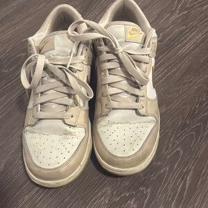 Nike Beige Sneakers